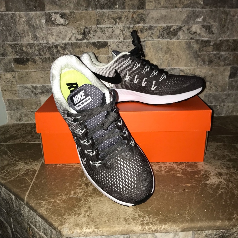 Nike Air Zoom Pegasus 33 women’s running shoe